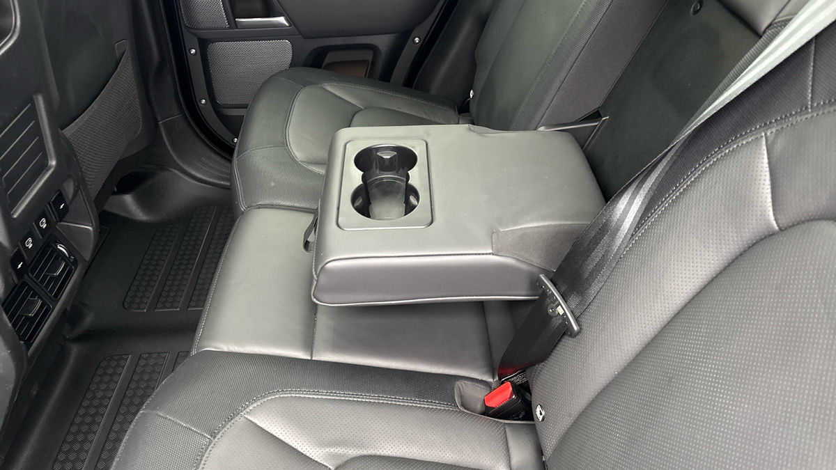 Land Rover Defender 110 Image 9