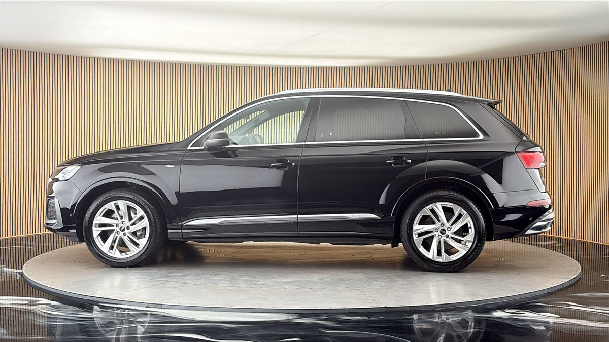 More views of Audi Q7