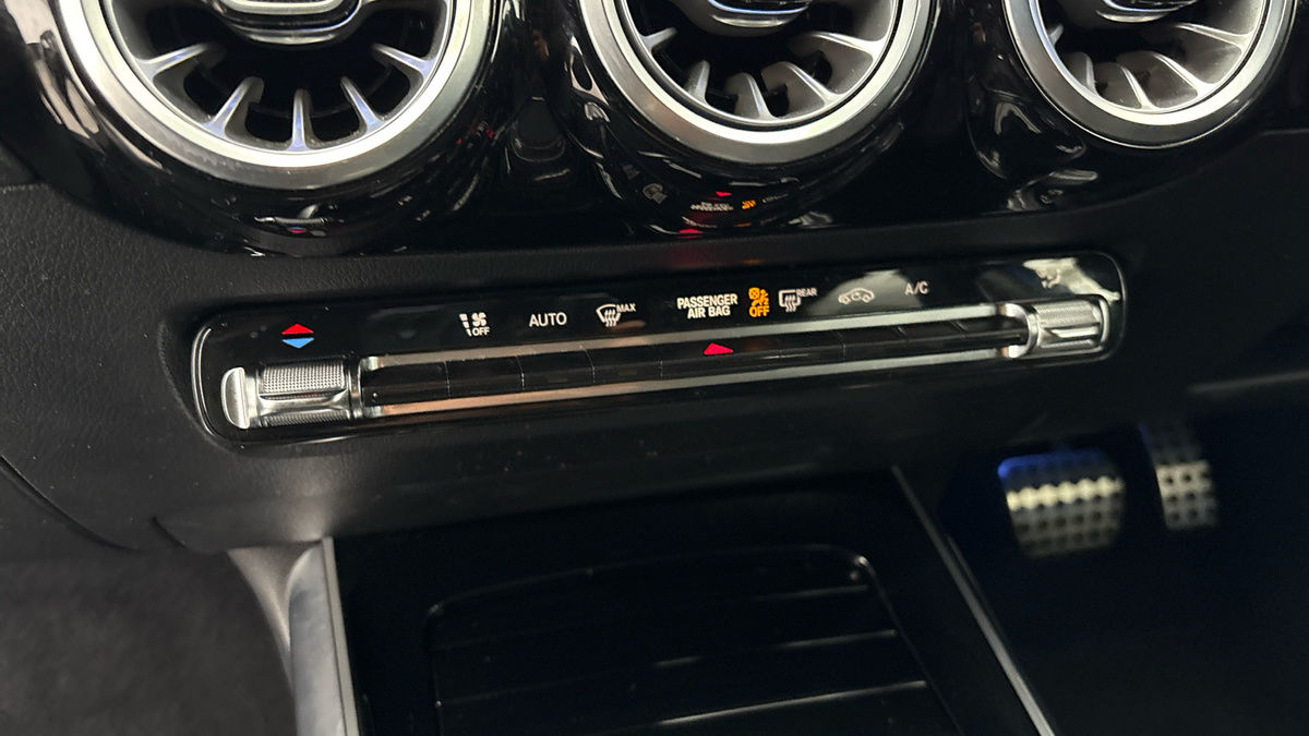 Mercedes-Benz GLA Image 9