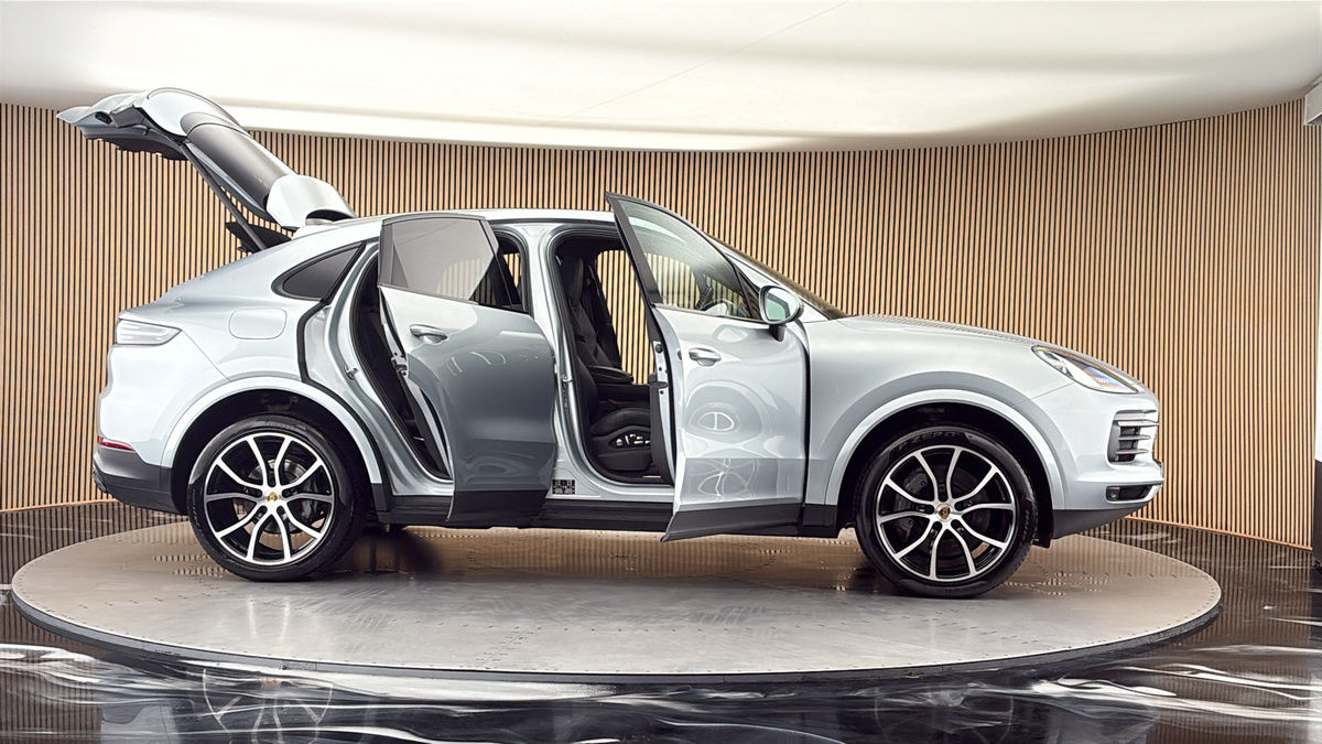 More views of Porsche Cayenne