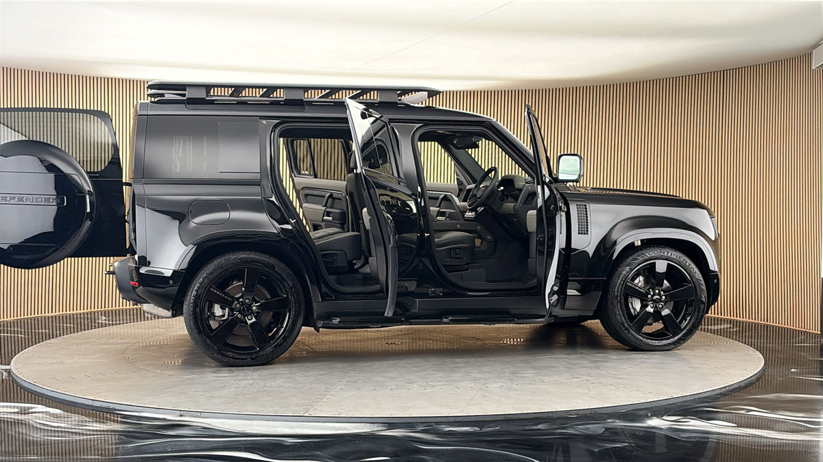 More views of Land Rover Defender 110