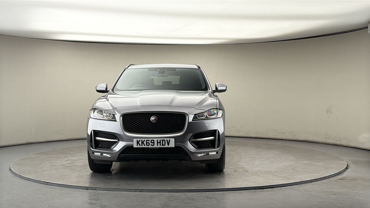 Jaguar F-PACE Image 3