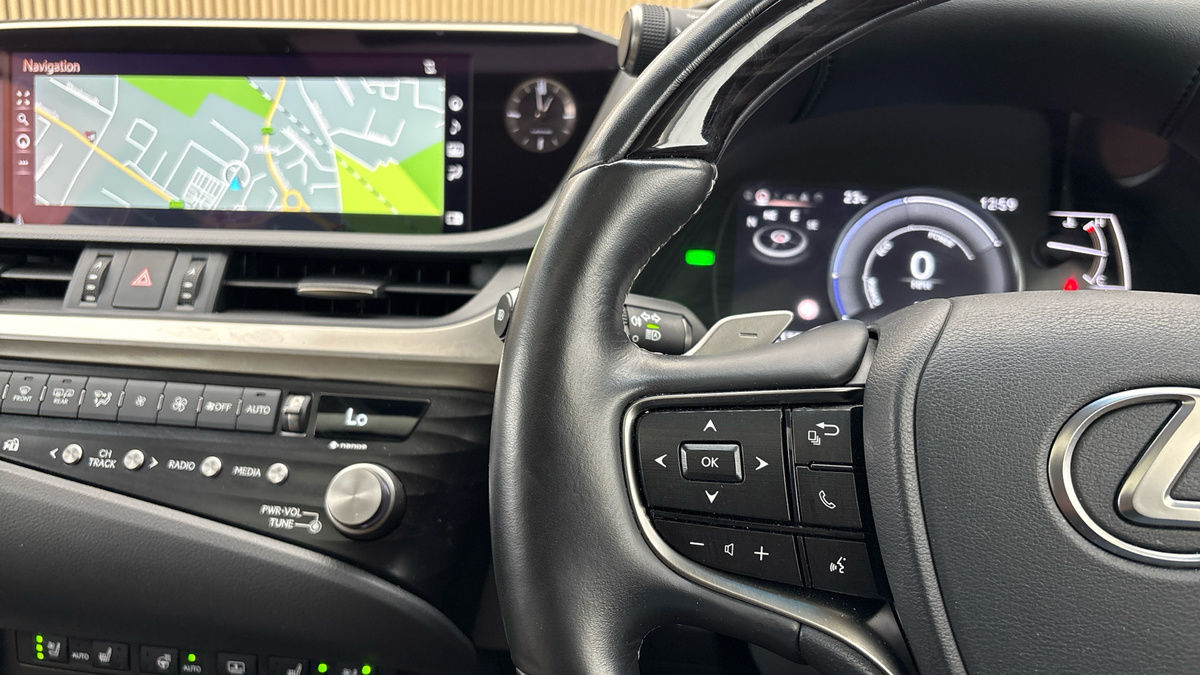 Lexus ES Image 13