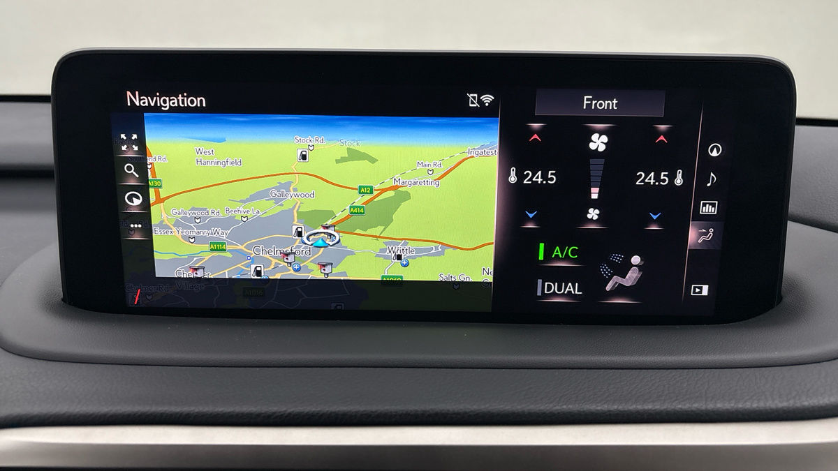 Lexus RX Image 17