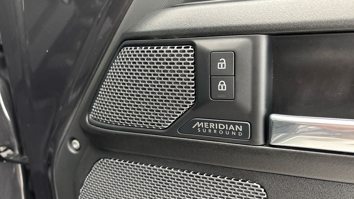 Land Rover Defender 90 Image 30