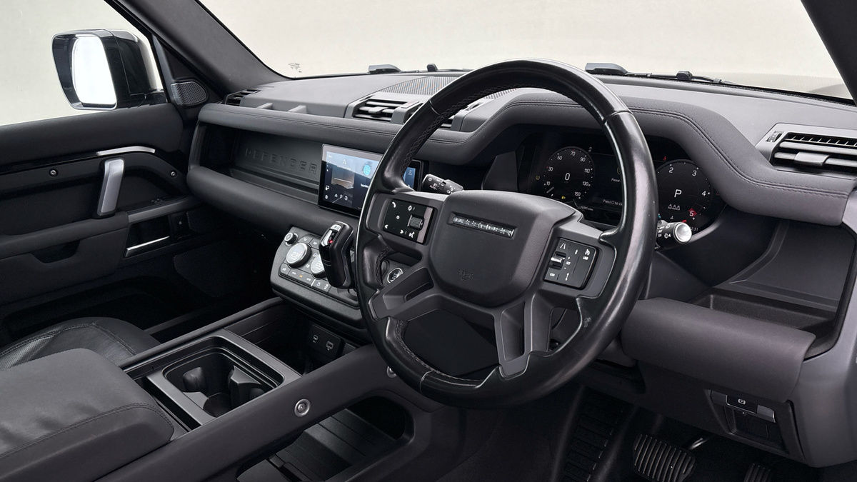 Land Rover Defender 110 Image 5