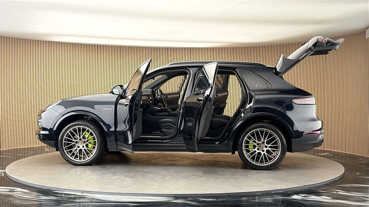 More views of Porsche Cayenne