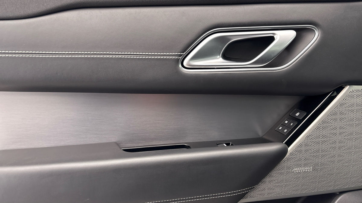Land Rover Range Rover Velar Image 19