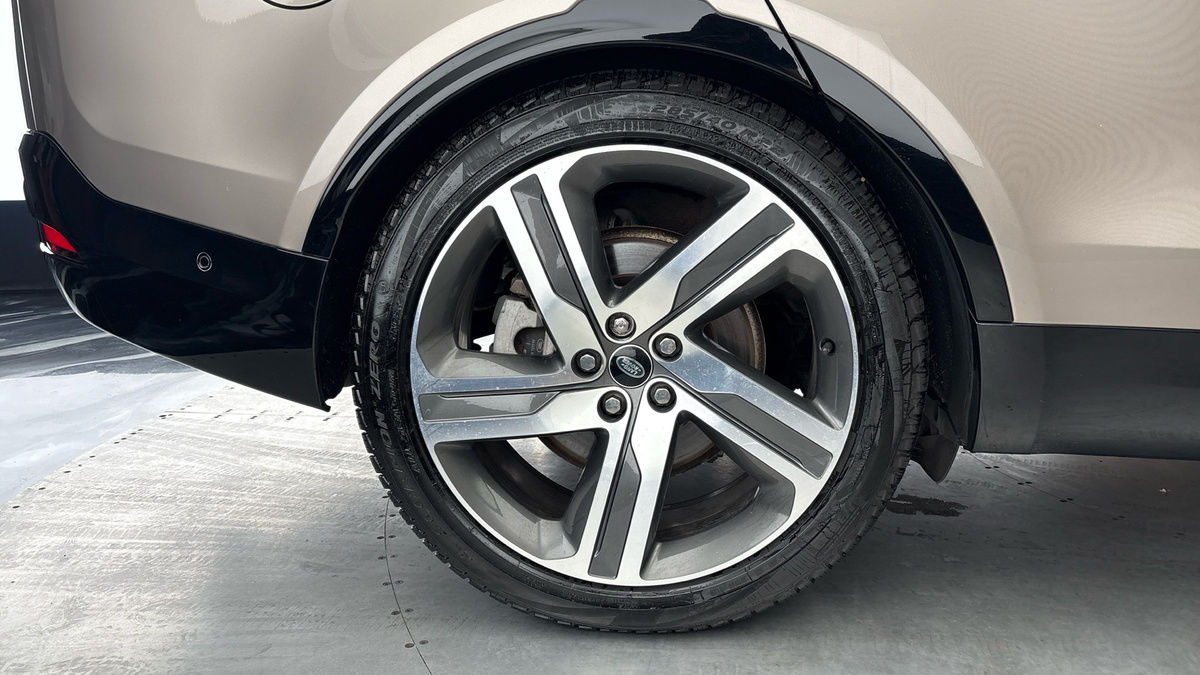 Land Rover Discovery Image 10