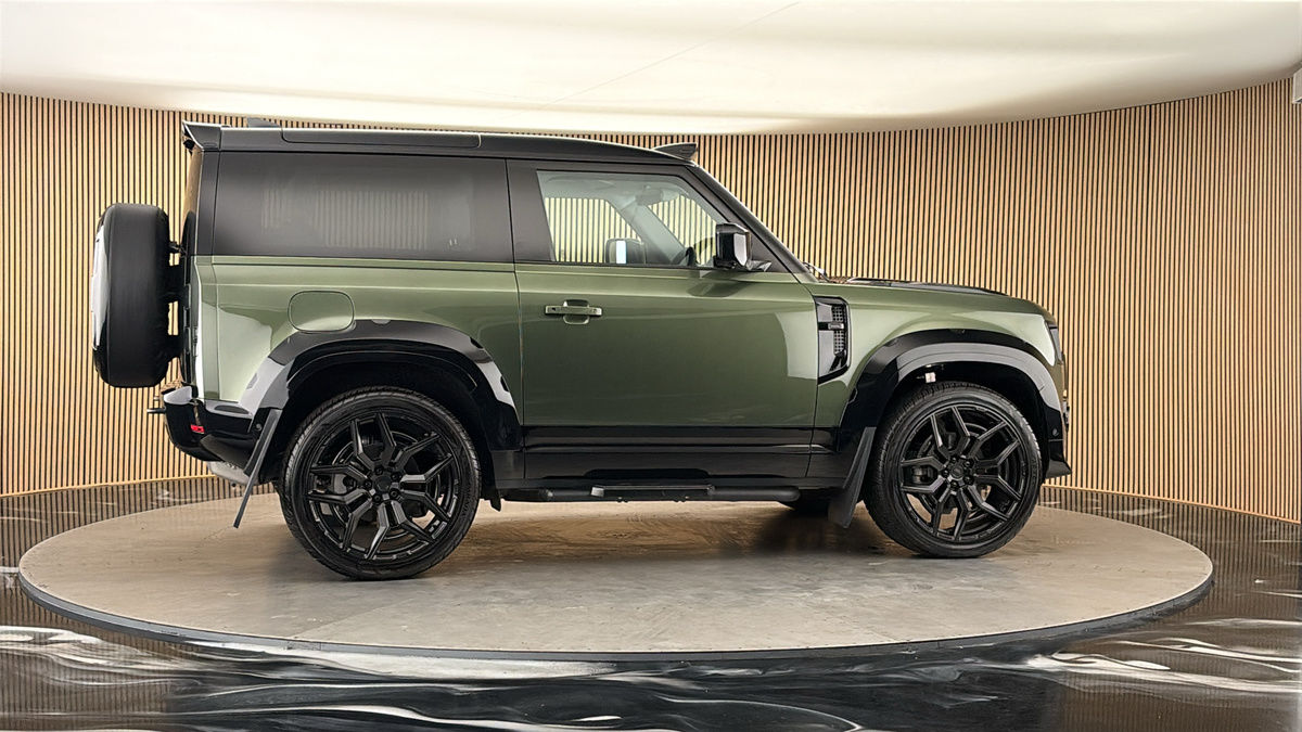 More views of Land Rover Defender 90