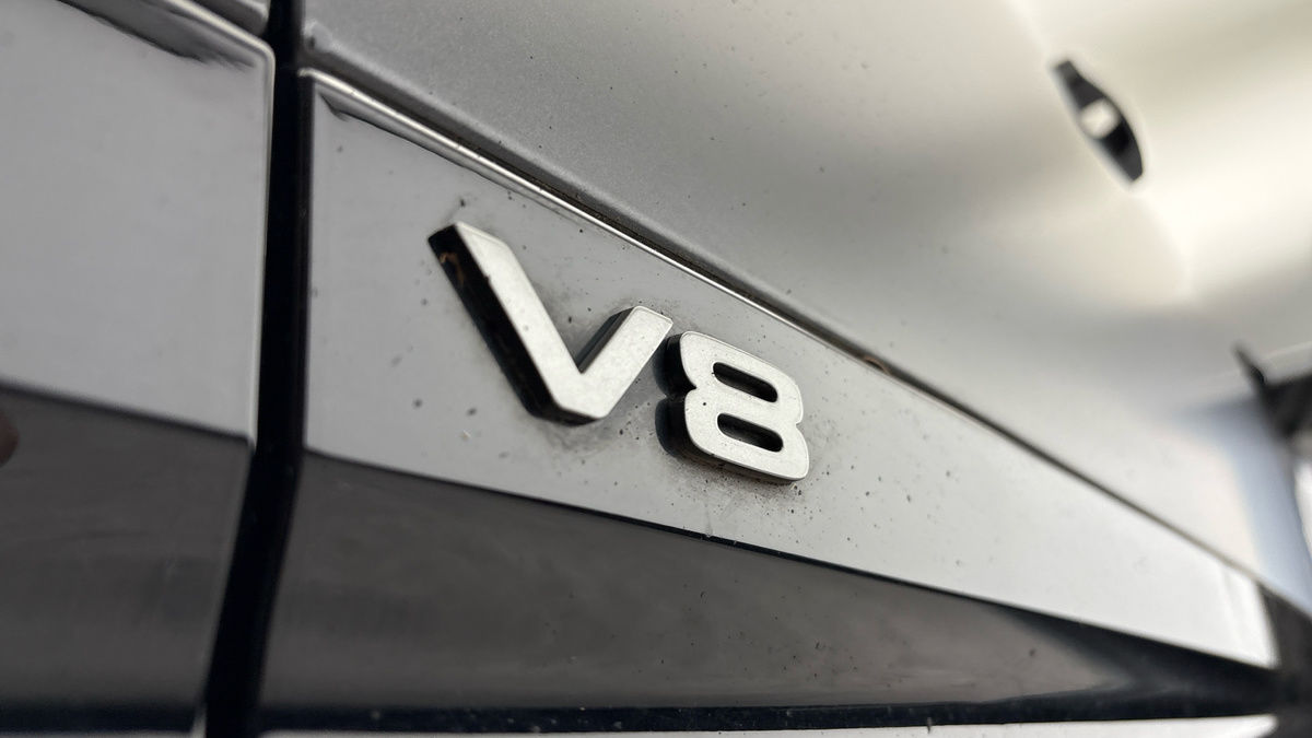 Land Rover Defender 110 Image 35