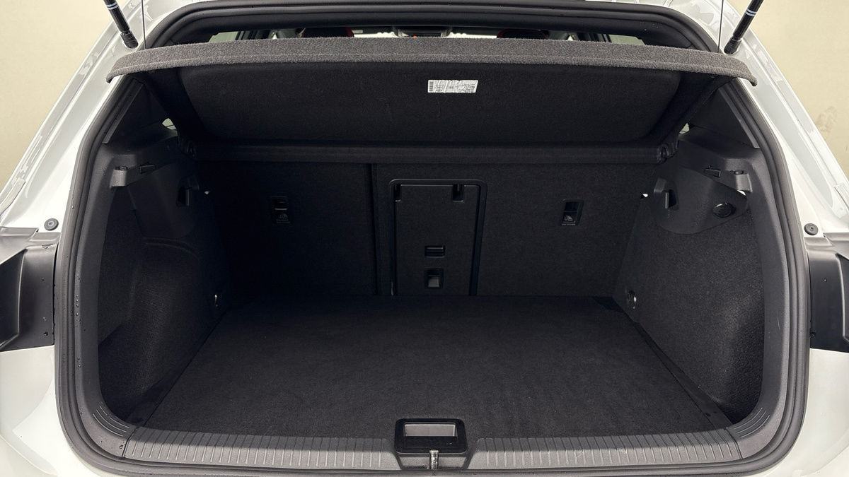 Volkswagen Golf Image 11