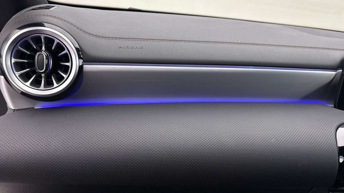 Mercedes-Benz CLA Image 25