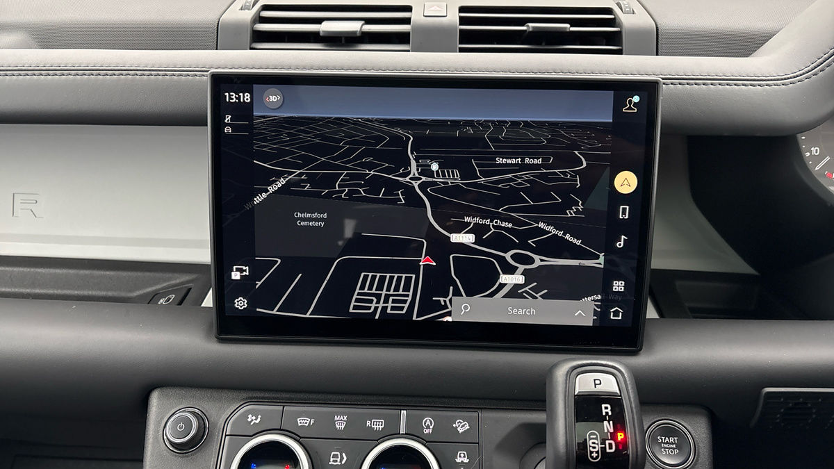 Land Rover Defender 110 Image 17