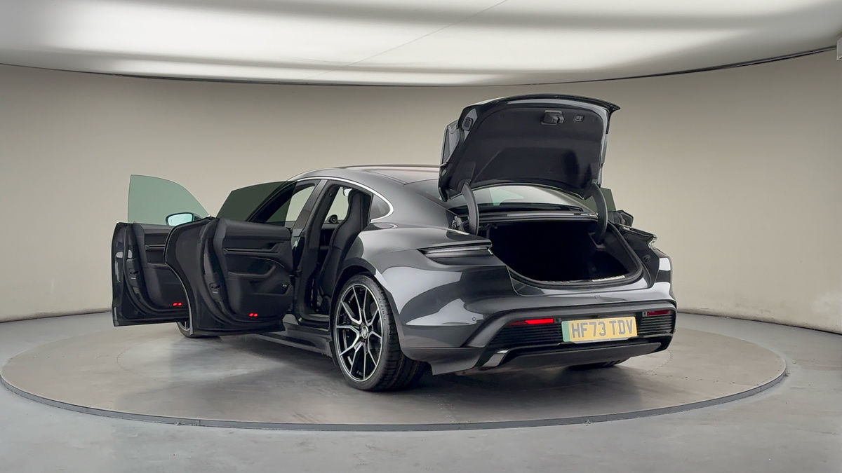 Porsche Taycan Image 23