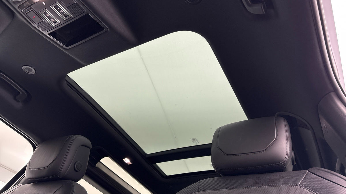 Land Rover Defender 90 Image 6