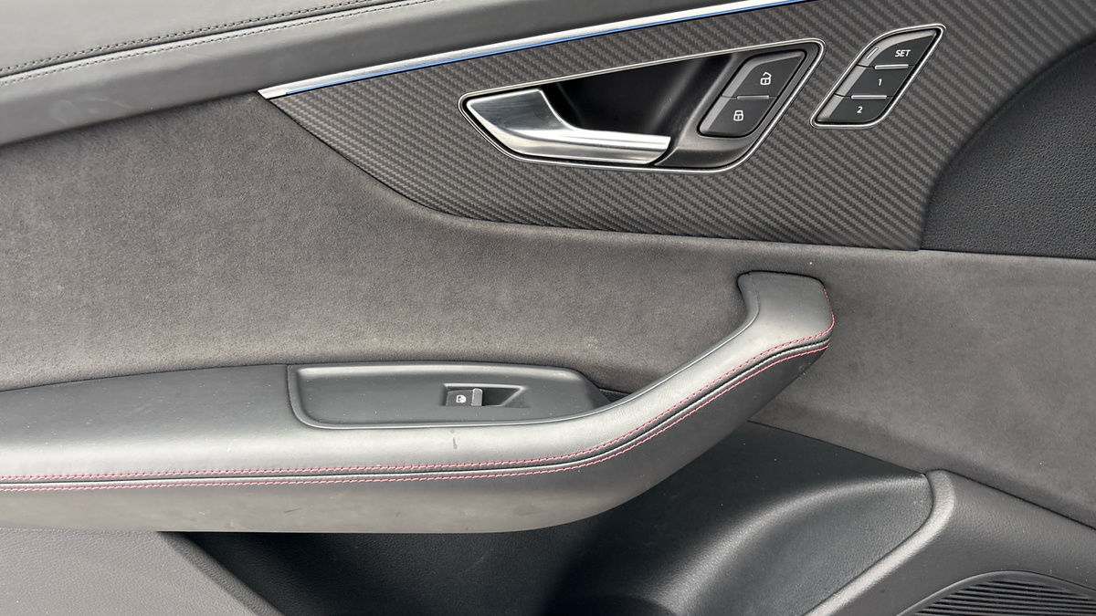 Audi RSQ8 Image 19