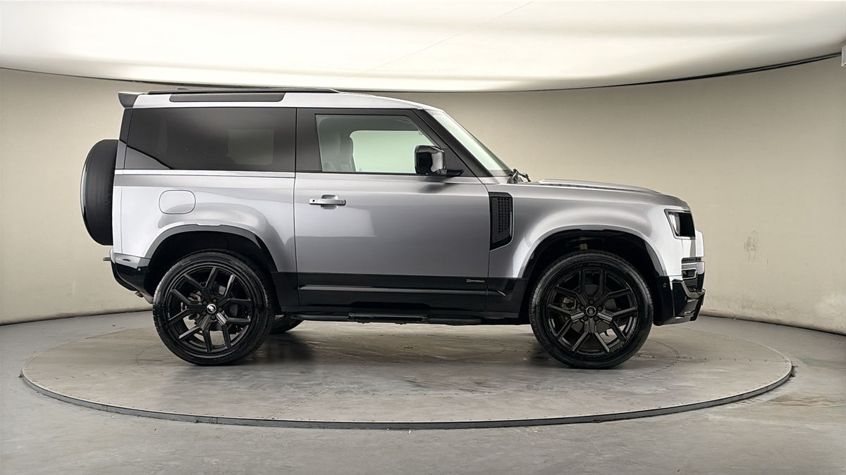 More views of Land Rover Defender 90