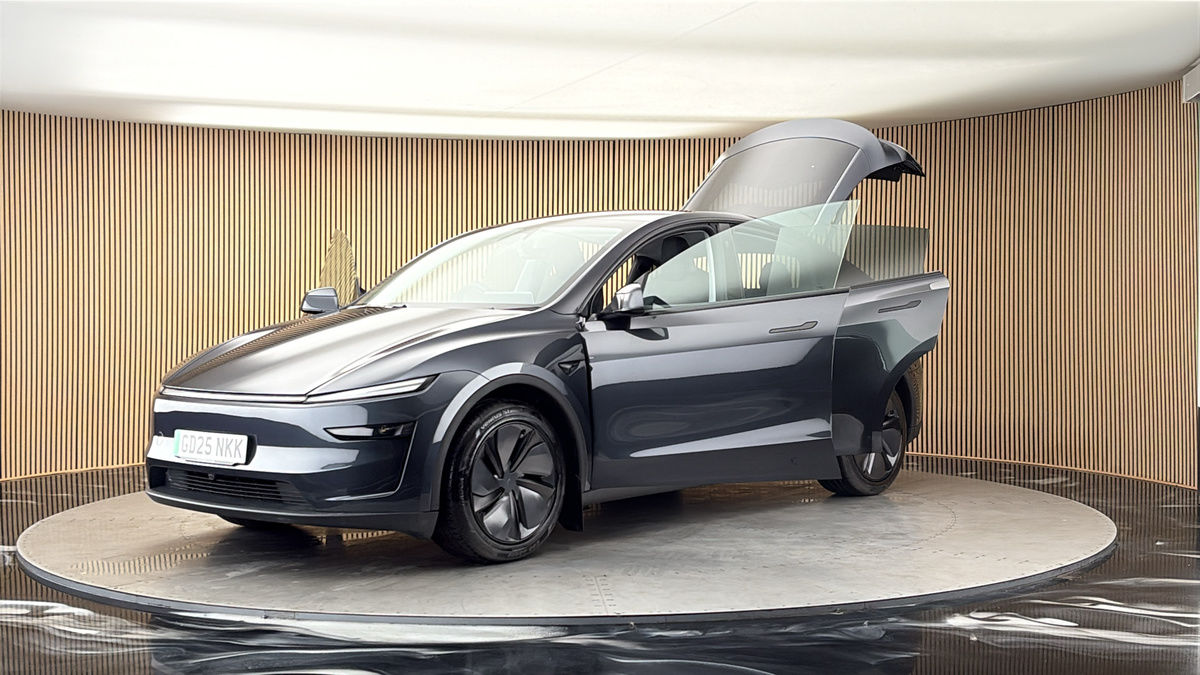 Tesla Model Y Image 22