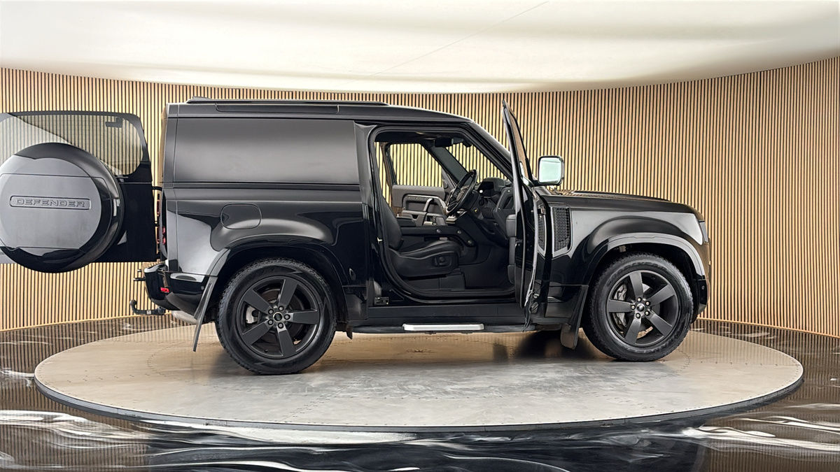 More views of Land Rover Defender 90