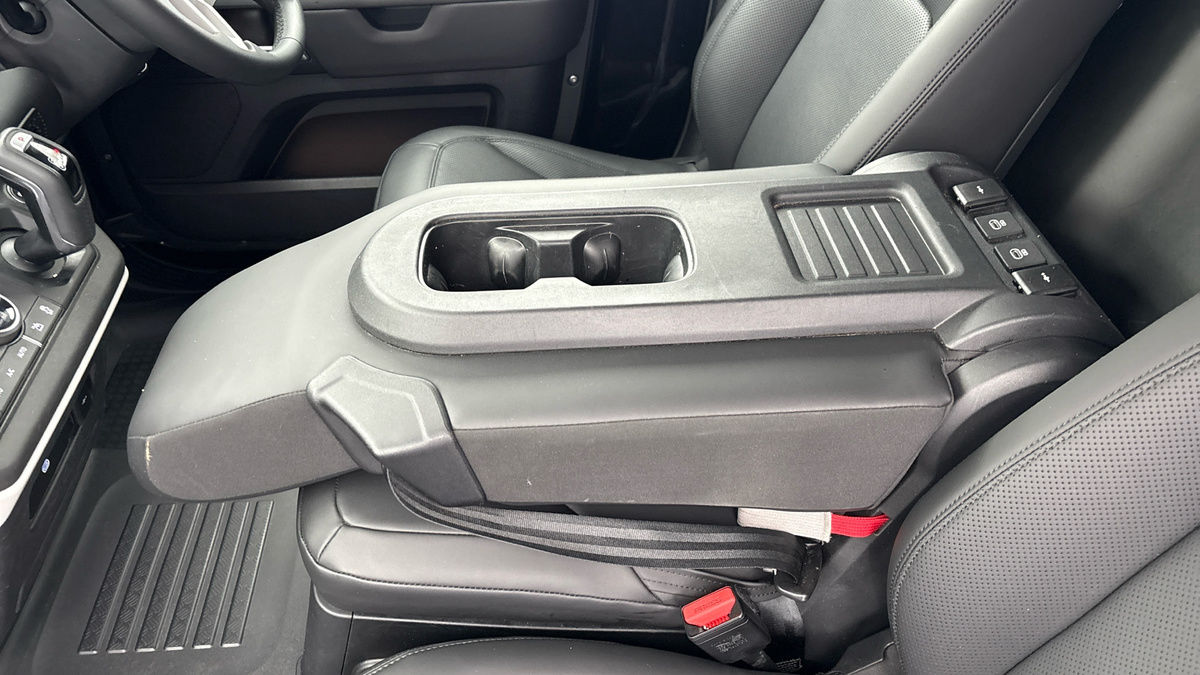 Land Rover Defender 90 Image 9