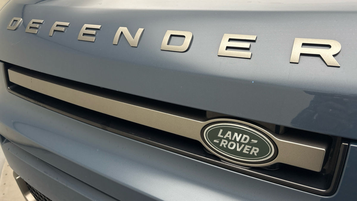 Land Rover Defender 110 Image 24