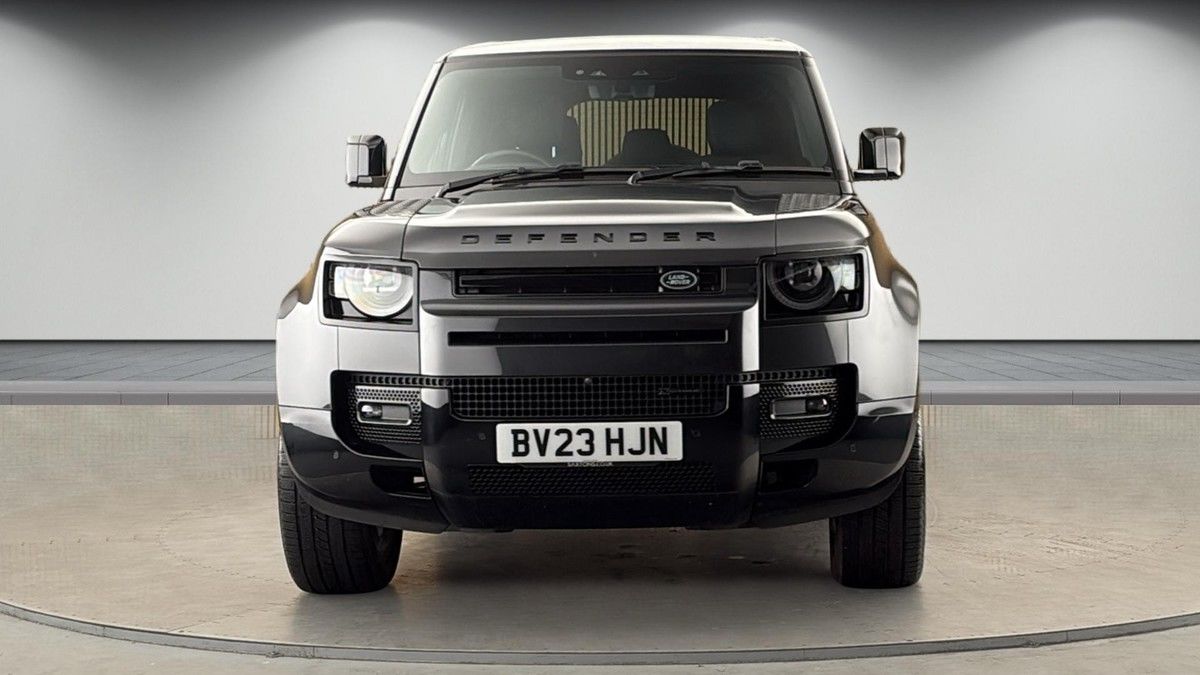 Land Rover Defender 110 Image 3