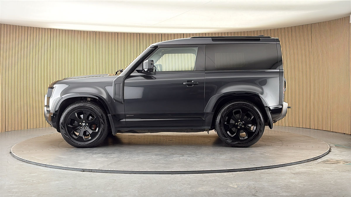 Land Rover Defender 90 Image 15