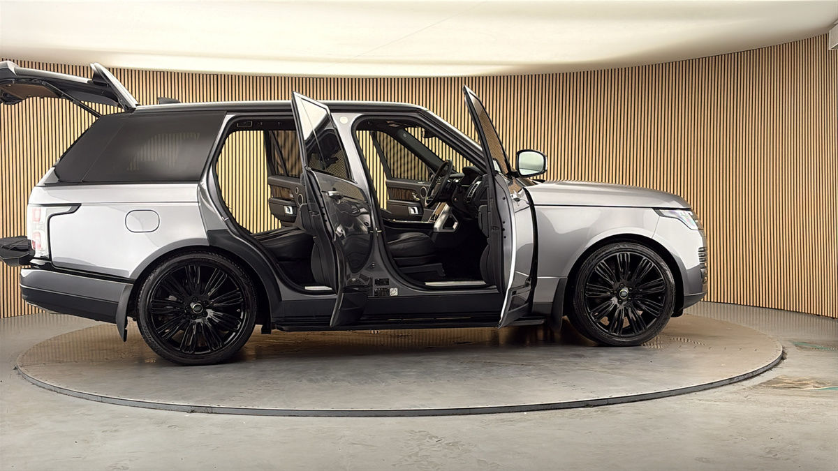 More views of Land Rover Range Rover