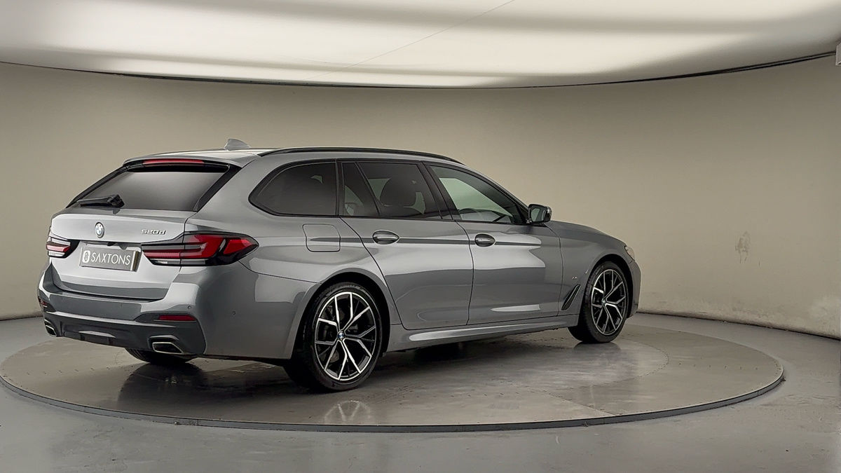 BMW 5 Series Image 21