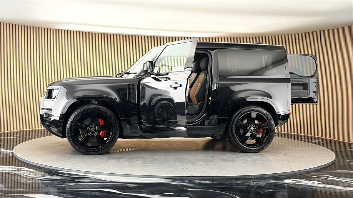 More views of Land Rover Defender 90