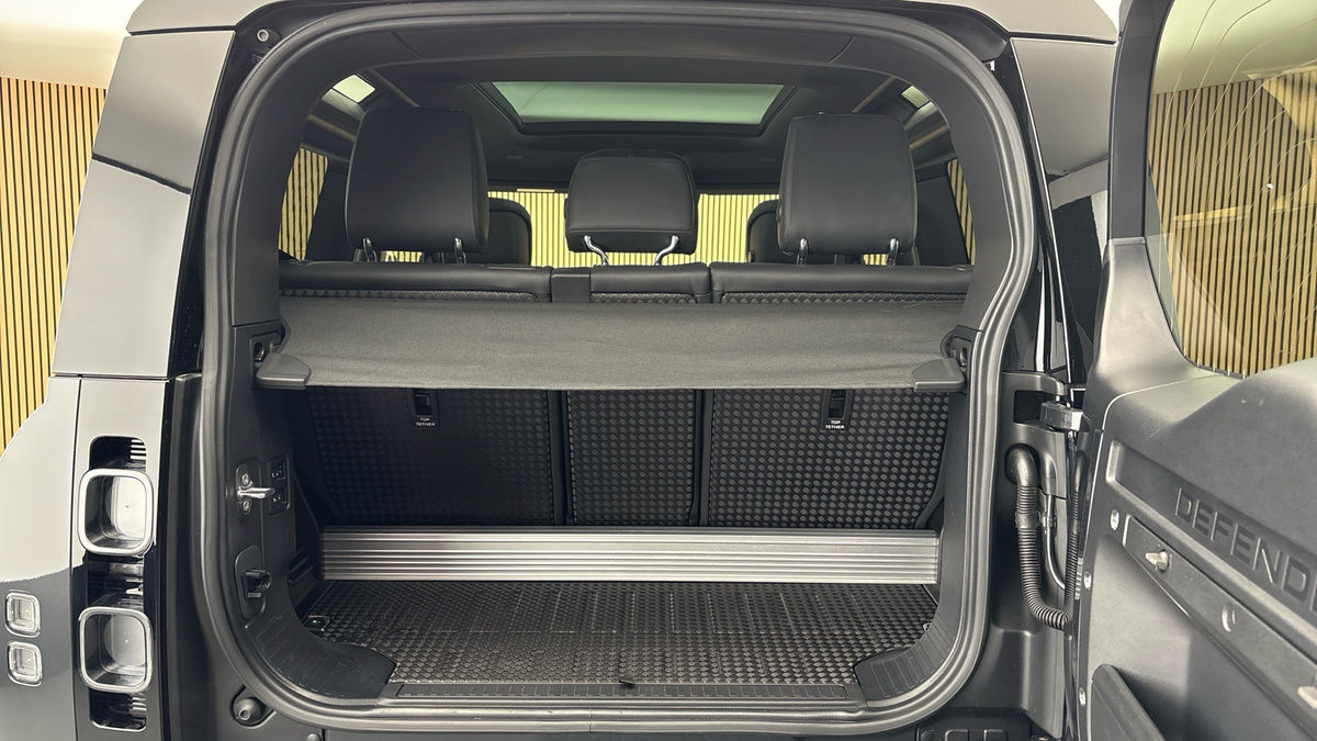 Land Rover Defender 90 Image 11