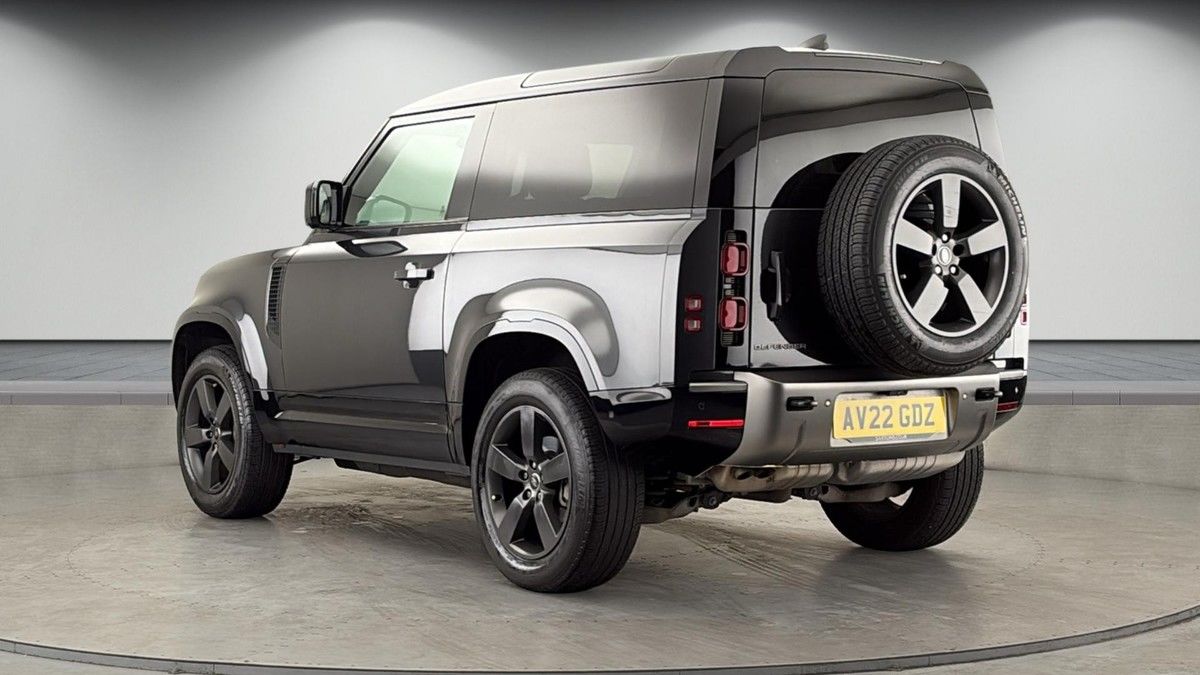Land Rover Defender 90 Image 2