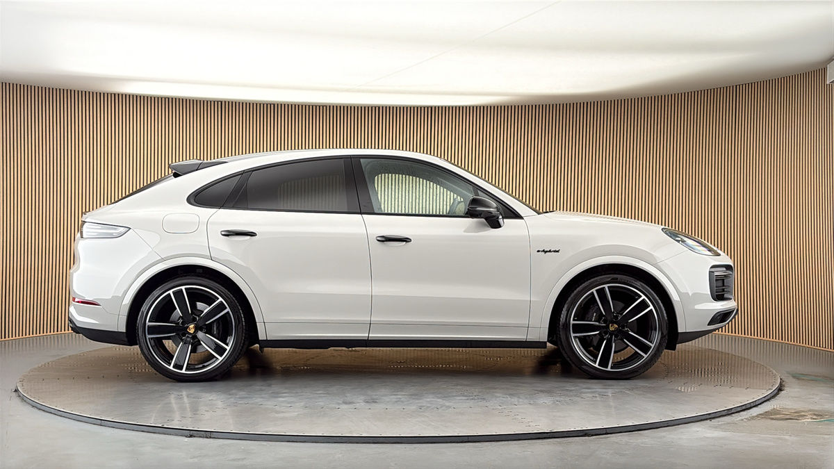 Porsche Cayenne Image 16