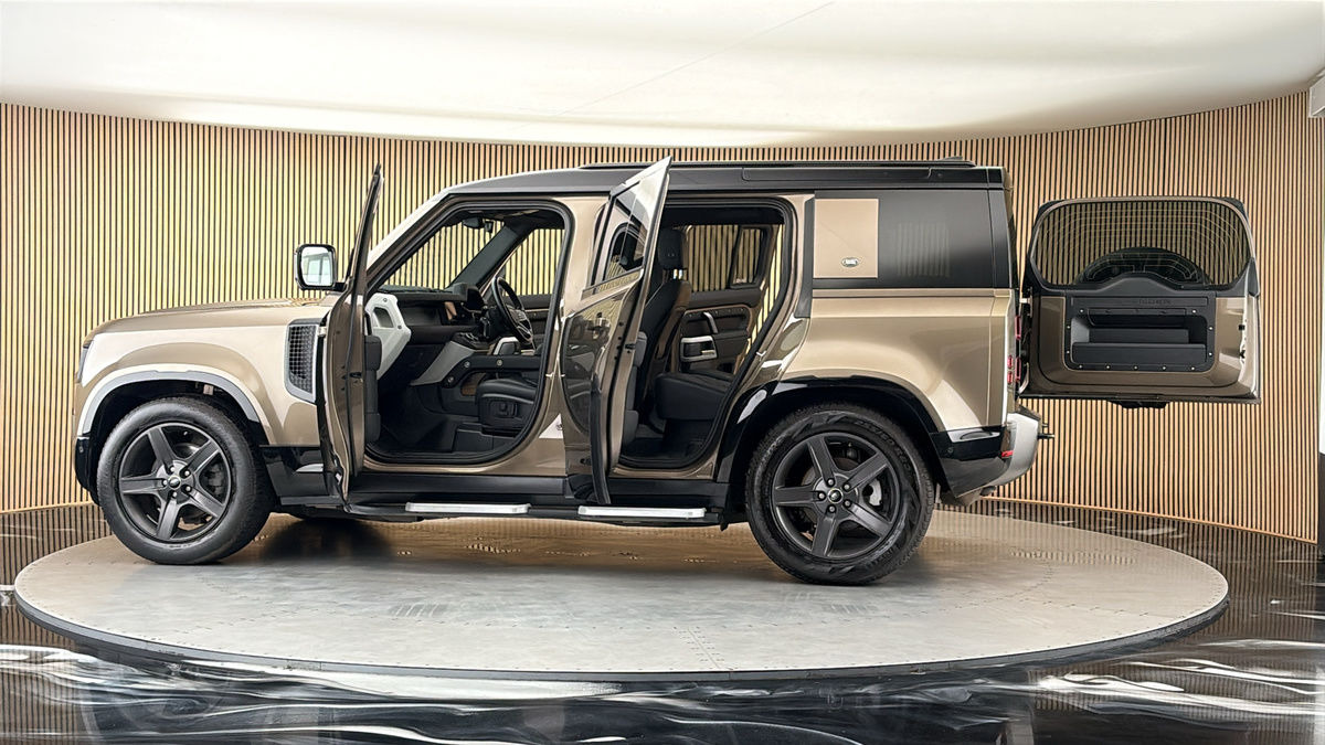 More views of Land Rover Defender 110