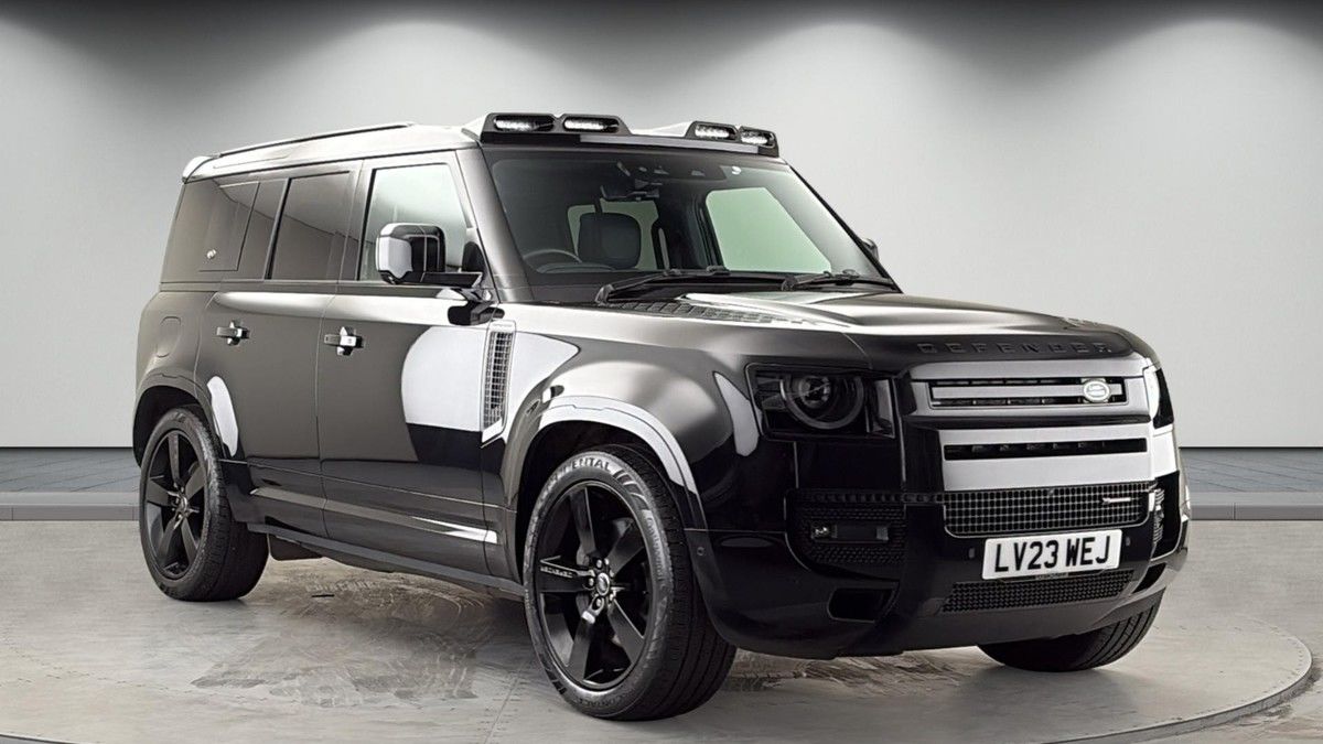 Land Rover Defender 110 Sticky Header Image