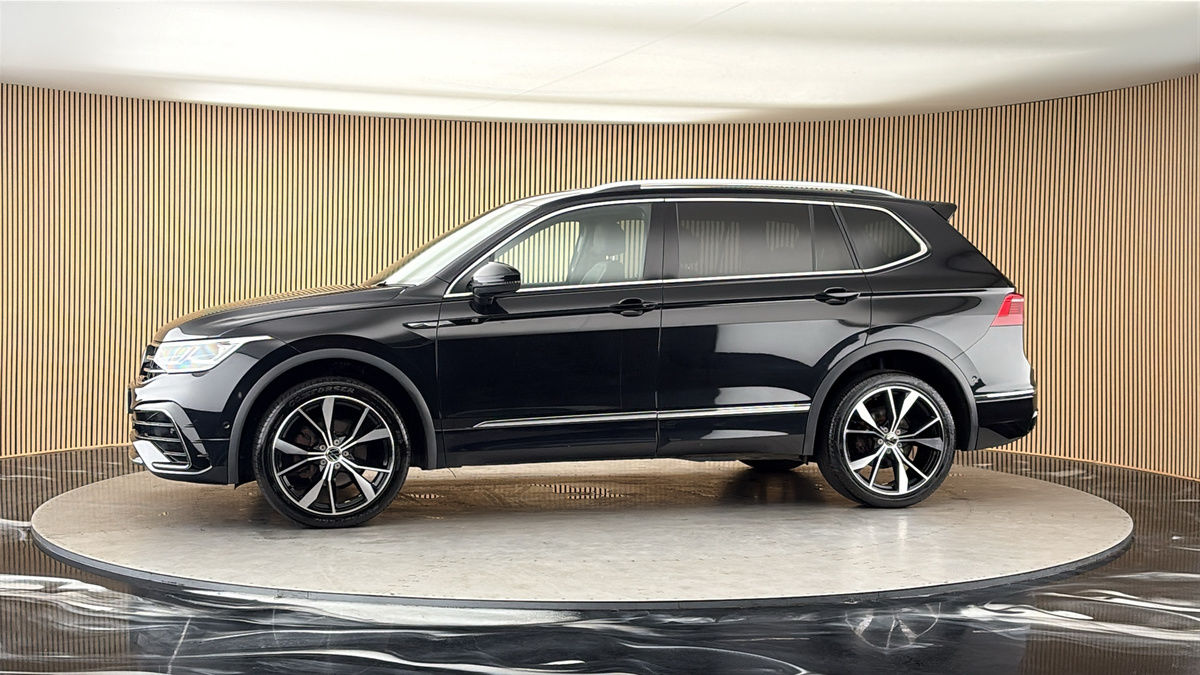 More views of Volkswagen Tiguan Allspace