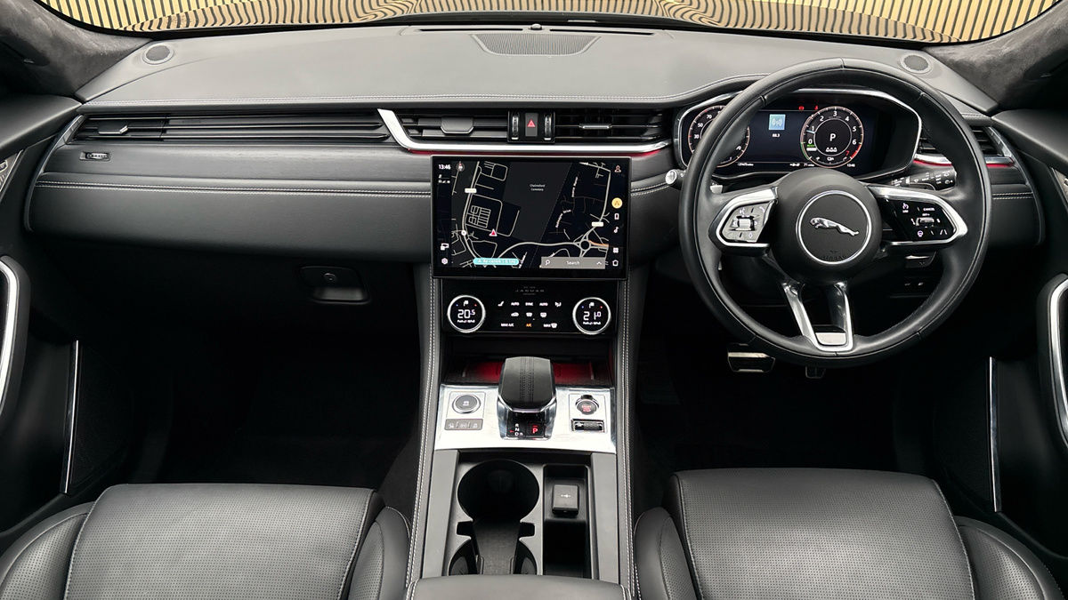 Jaguar F-PACE Image 12