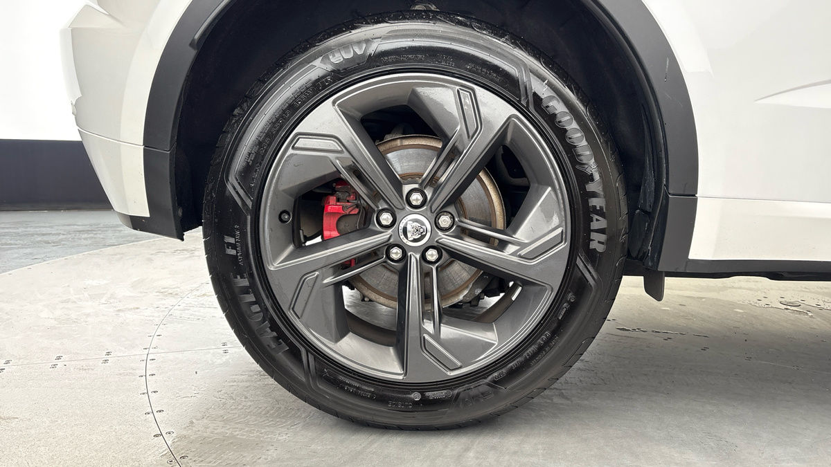 Jaguar E-PACE Image 19