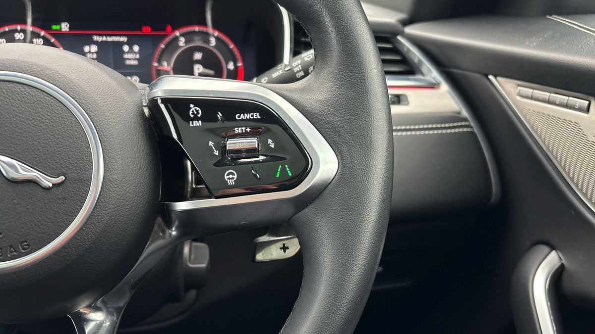 Jaguar F-PACE Image 14