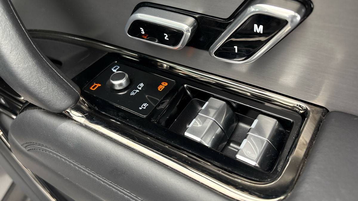 Land Rover Range Rover Sport Image 25