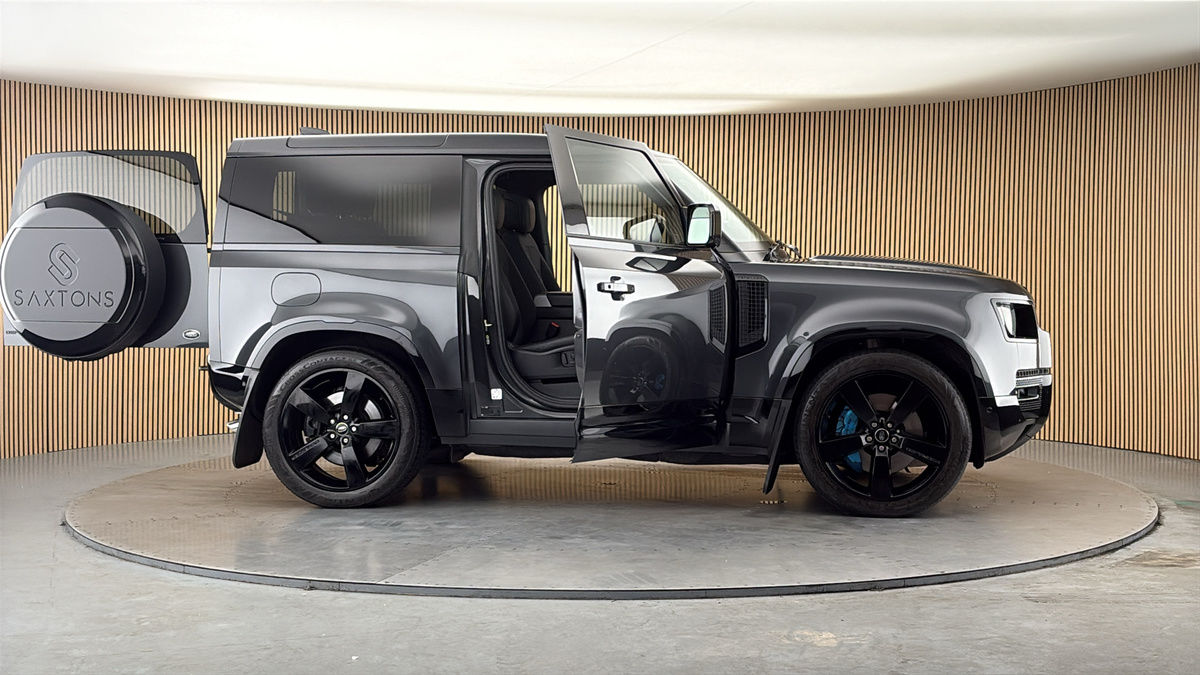 More views of Land Rover Defender 90