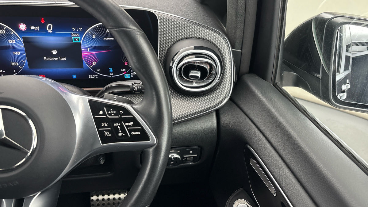 Mercedes-Benz V Class Image 14