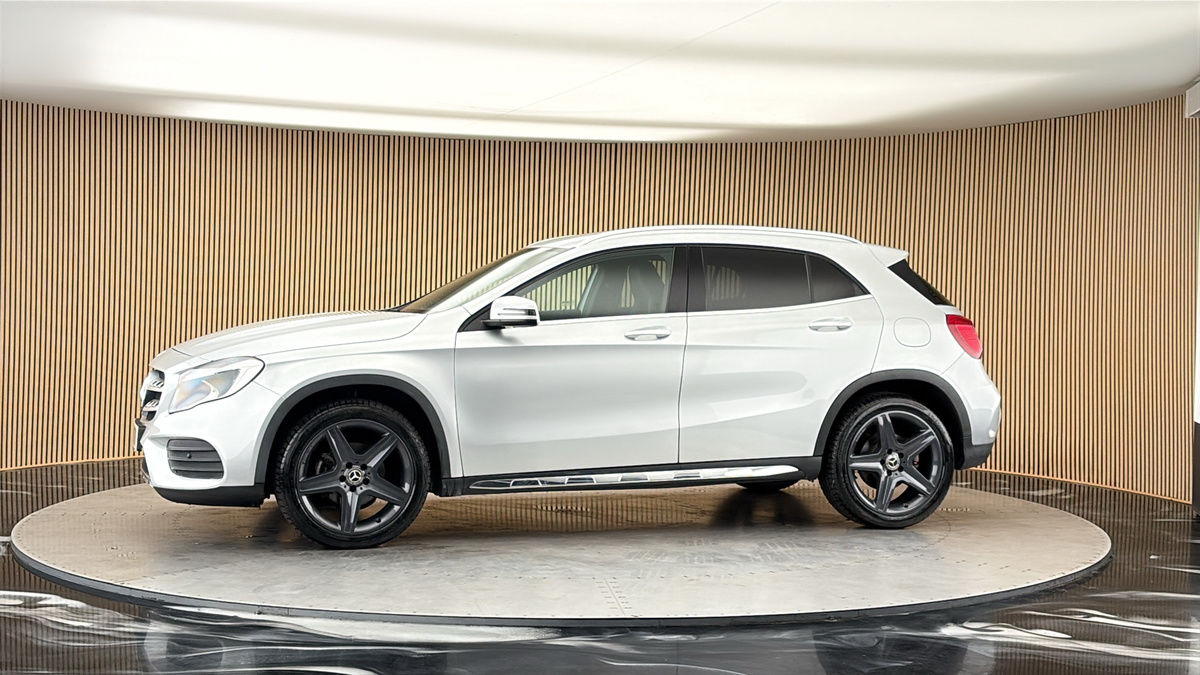 More views of Mercedes-Benz GLA