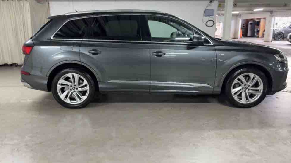More views of Audi Q7