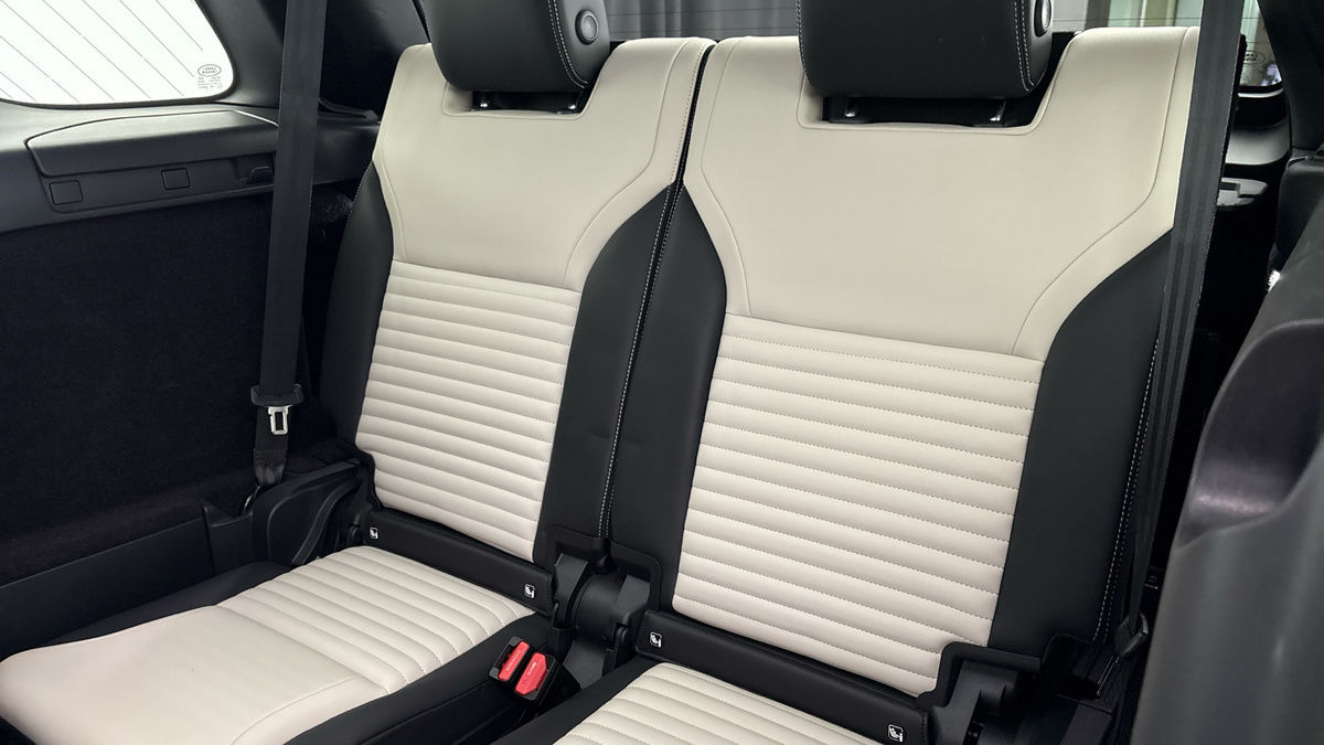 Land Rover Discovery Image 32