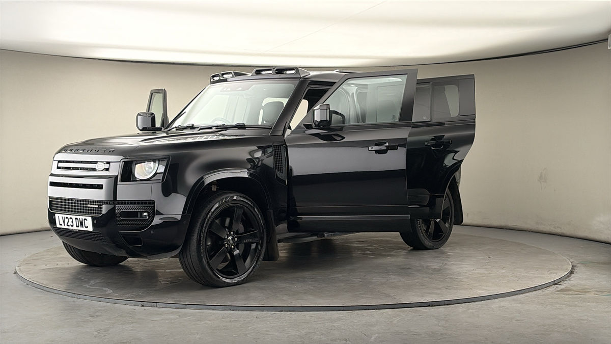 Land Rover Defender 110 Image 22