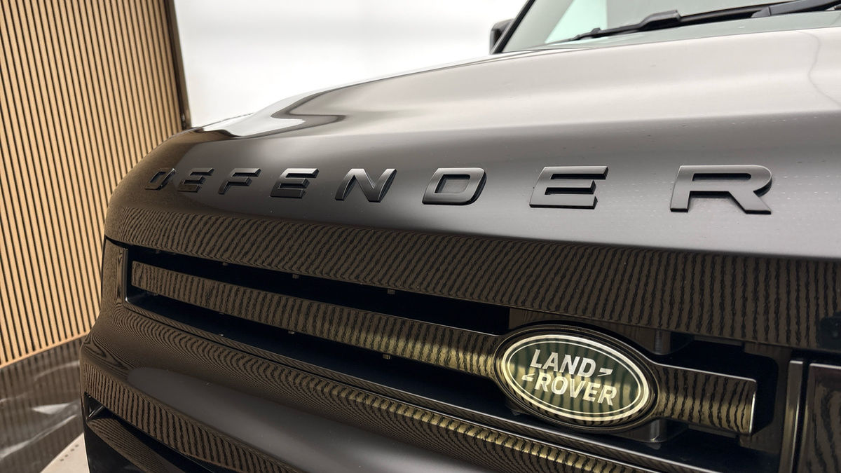 Land Rover Defender 90 Image 24