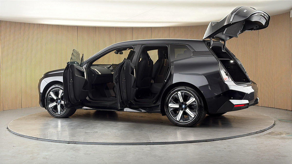 More views of BMW iX