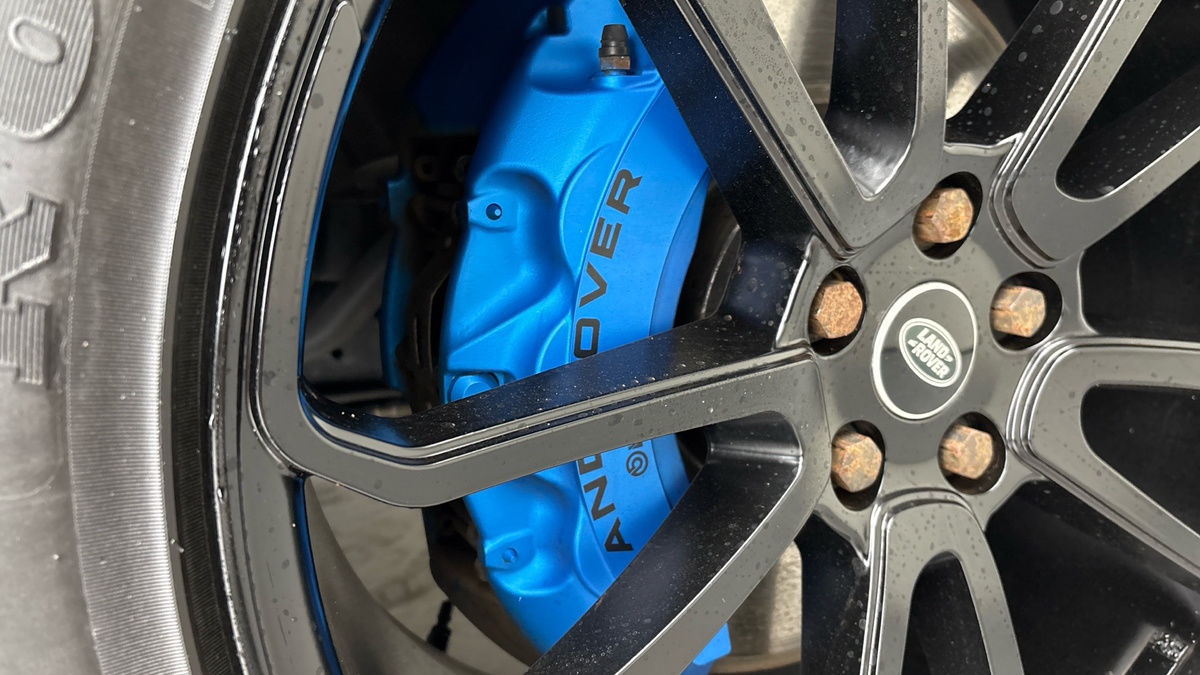 Land Rover Defender 110 Image 25